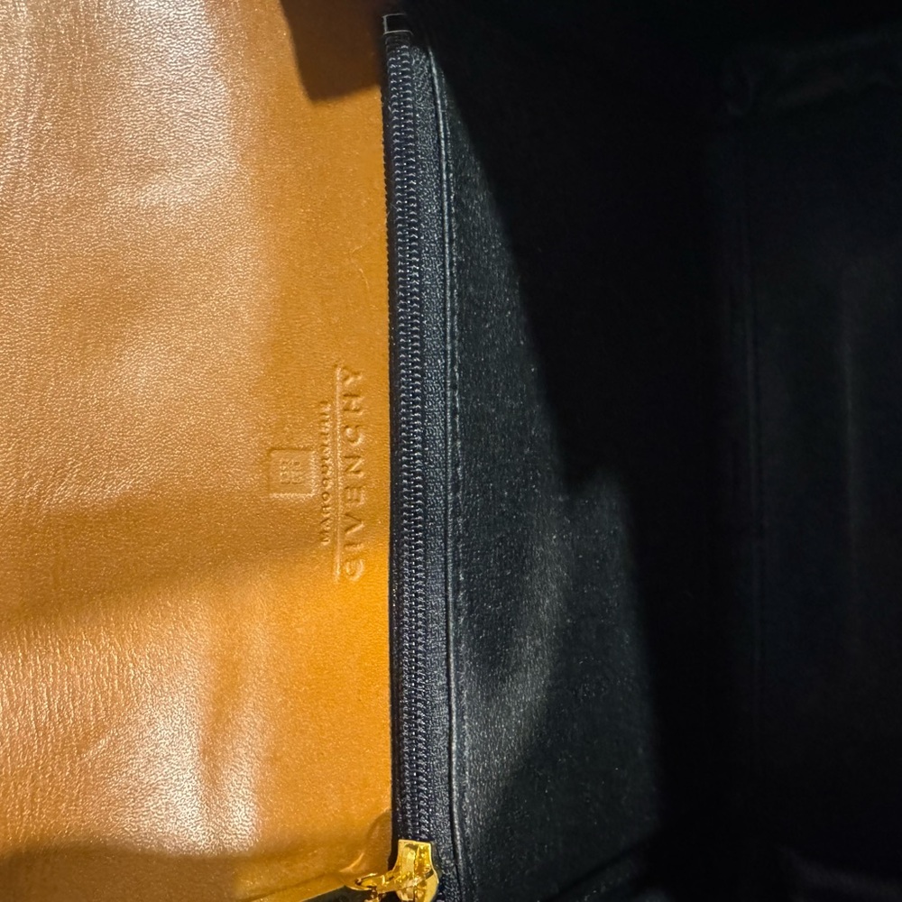Gift for live show Brown Leather Handbag with Embossed Detail - Picture 4 of 4